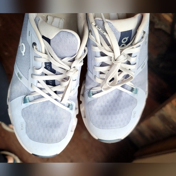 SOLD- On cloud flyers - Picture 2 of 9